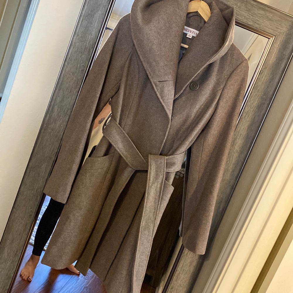 Women’s shawl collar wool blend belted coat. Taupe. XS EUC